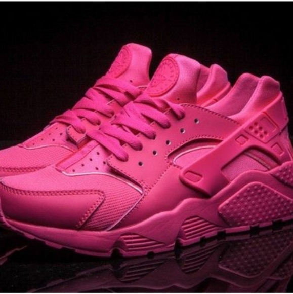 Nike Shoes - Nike Air Pink Huaraches